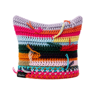 Gorro de gato con restos de hilo